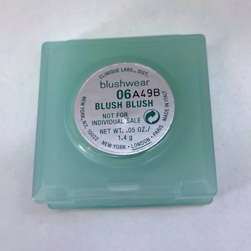 Clinique Blushwear 06 Blush Blush‎ .05 oz 1.4g New Green Compact Vtg Travel
